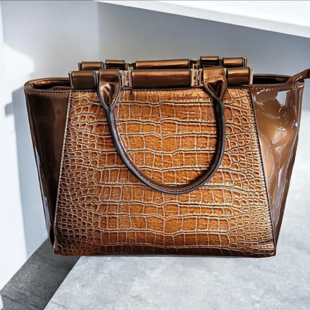 HP✨️ NWOT patent leather handbag